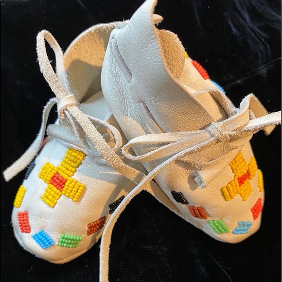 BEAUTIFUL NATIVE AMERICAN DEERSKIN MOCCASINS 🪶 - Picture 12 of 15